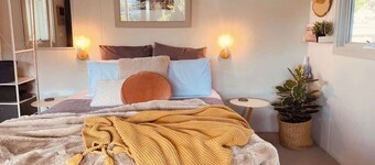 Beach Bungalow Retreat Opposite Beach ~ 50m Cafes