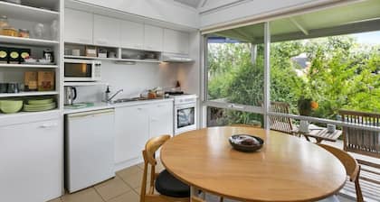 Apollo Bay Beach Bungalow - Couples Retreat