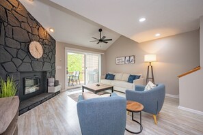 Smart TV, fireplace
