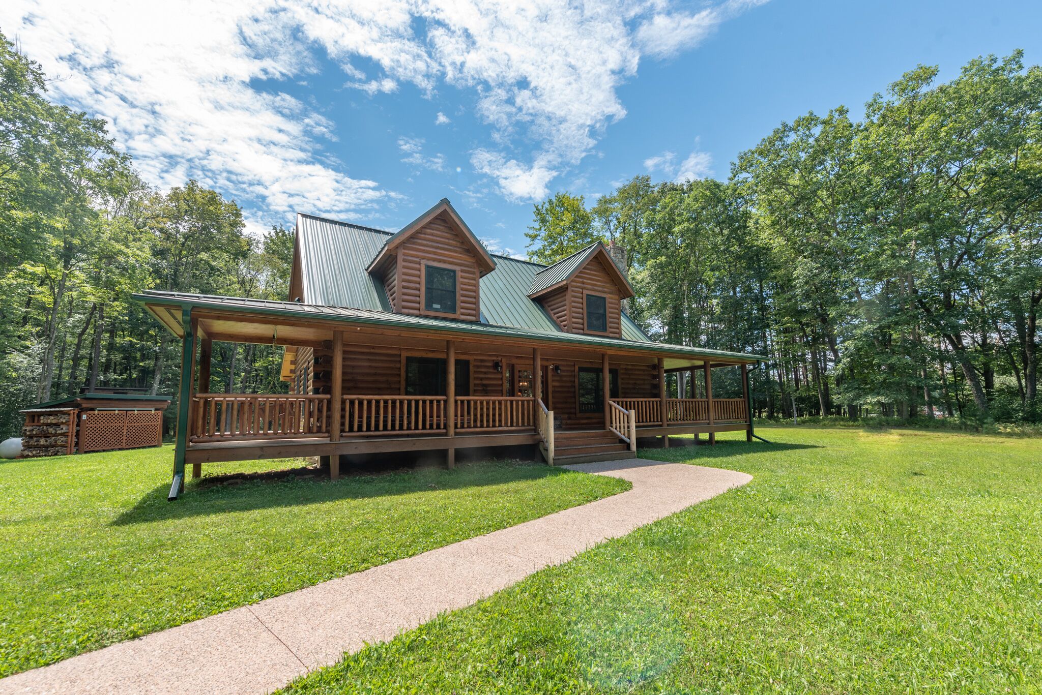 Bucks Run: Lake Access, Dogs Welcome, Hot Tub, A/C, Fireplace!