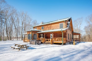 Exterior - Cozy Dog Friendly Cabin Near State Park w/ Hot Tub (Oakland)