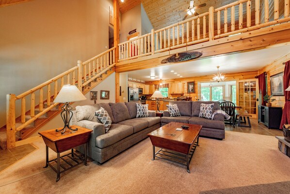 智能电视、壁炉、DVD 播放器、乒乓球