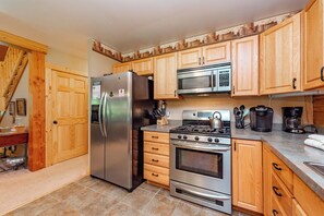 冰箱、微波炉、烤箱、炉灶