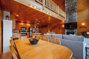 Dining - Lake Access Villa w/ Hot Tub & Fireplaces (McHenry)