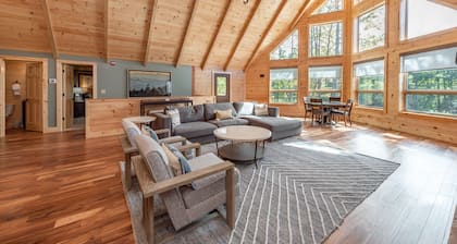 Mountaintop Views w/ All Suites, Hot Tub & Arcade