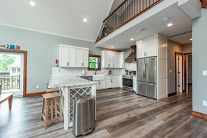 冰箱、微波炉、烤箱、炉灶