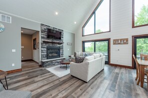 智能电视、壁炉