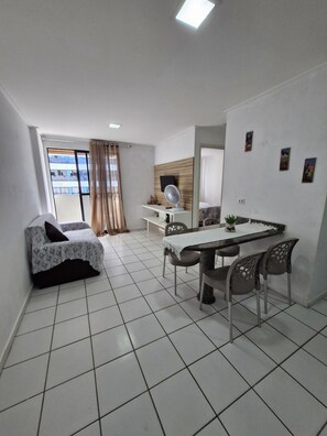 Apartamento básico | Sala de jantar