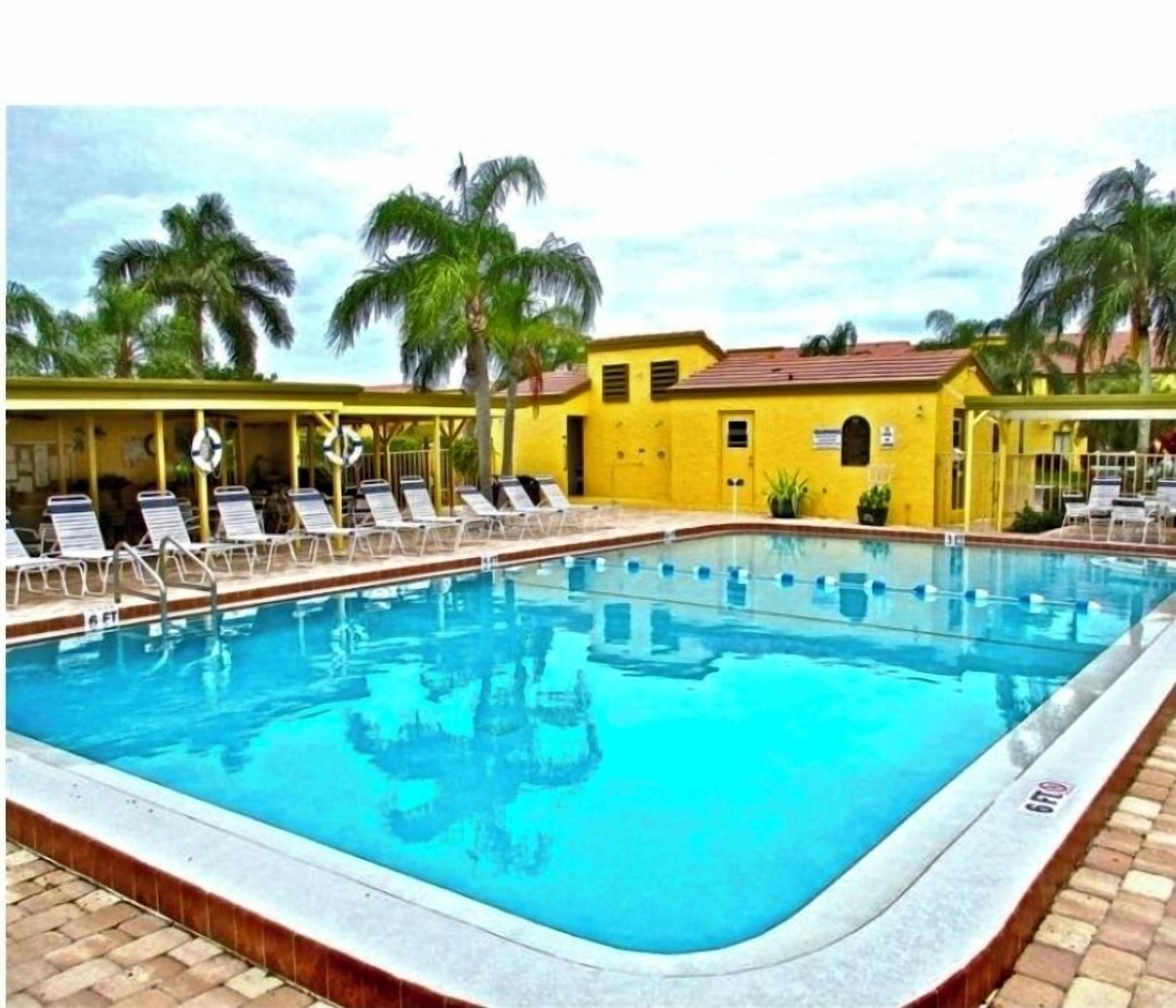 Beautiful Condo at Miles Grant Country Club With Many Amenities