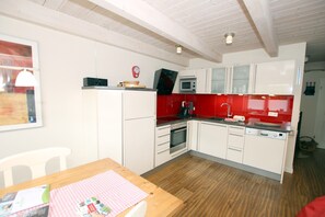 Kühlschrank, Mikrowelle, Ofen, Geschirrspüler