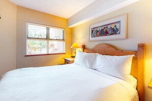Condo #226 | 1 bedroom, free WiFi, bed sheets - Lake Placid Lodge by Whistler Premier (Whistler)