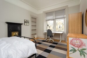 4 chambres, bureau, accès Internet, draps fournis