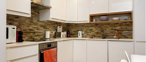 Fridge, microwave, oven, stovetop