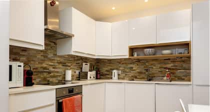Beautiful 4BD Flat Beside The Meadows, Edinburgh