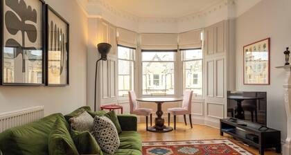 Beautiful 4BD Flat Beside The Meadows, Edinburgh