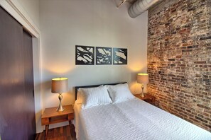 2 slaapkamers, een bureau, een strijkplank/strijkijzer, wifi