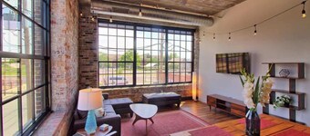 Gorgeous Ultramodern 2BR Corner Loft + Workspace