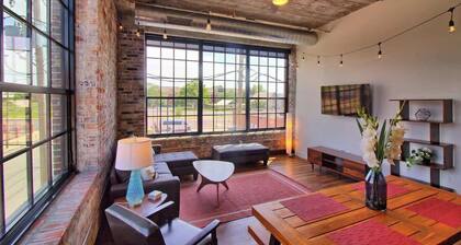 Gorgeous Ultramodern 2BR Corner Loft + Workspace