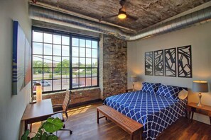 2 bedrooms, desk, iron/ironing board, WiFi