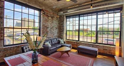 Gorgeous Ultramodern 2BR Corner Loft + Workspace