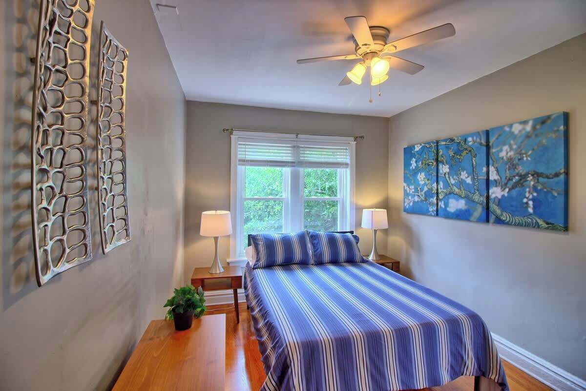 1 bedroom, desk, iron/ironing board, WiFi