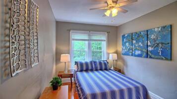 1 bedroom, desk, iron/ironing board, WiFi