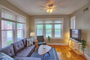 テレビ、書斎 / ワークスペース