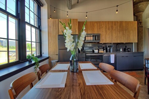 Ultramodern 2BR Corner Loft w/Designer Features