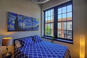 2 bedrooms, desk, iron/ironing board, WiFi