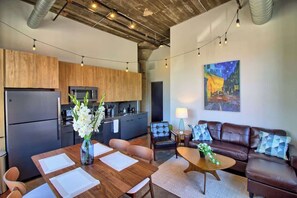 TV, Netflix, streaming services, offices - Ultramodern 2BR Corner Loft w/Designer Features (Saint Louis)