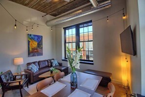 Interior - Ultramodern 2BR Corner Loft w/Designer Features (Saint Louis)