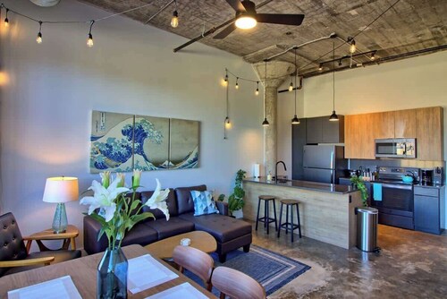 Chic Ultramodern Loft Suite w/ Designer Features