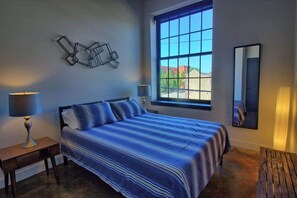1 bedroom, desk, iron/ironing board, WiFi