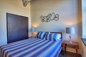 1 chambre, bureau, fer et planche à repasser, Wi-Fi
