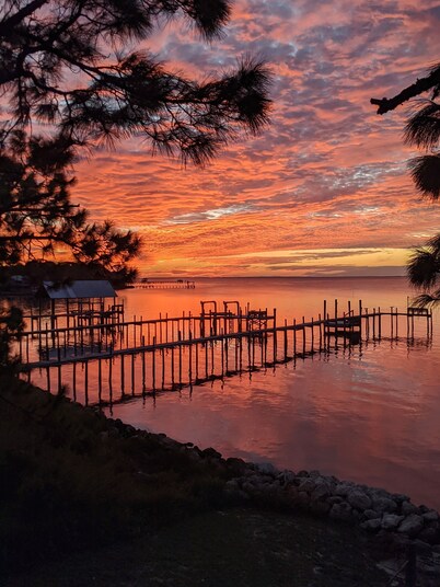 Private Bayfront Apartment with King bed and Awesome View