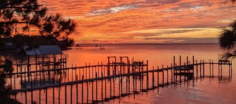 Private Bayfront Apartment with King bed and Awesome View