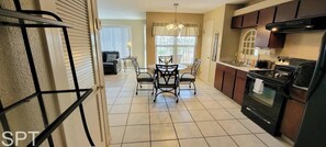 Condo, 1 giường cỡ queen và sofa giường, bồn tắm nước nóng | Nội thất