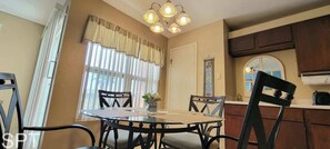 Condo, 1 Queen Bed with Sofa bed, Hot Tub | Dining