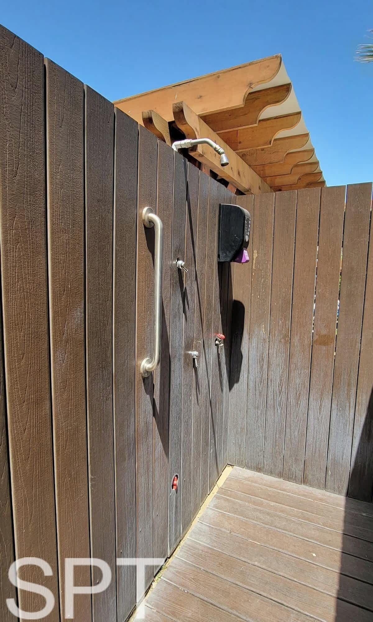 公寓式客房, 1 张大床和 1 张沙发床, 热水浴缸 | 住宿场地