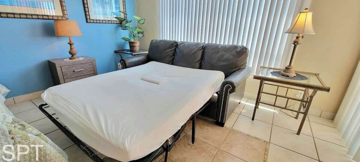 Condo, 1 Queen Bed with Sofa bed, Hot Tub | 1 bedroom, free WiFi