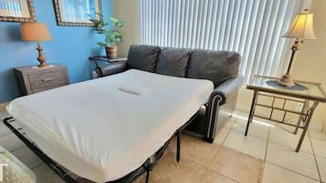 Condo, 1 Queen Bed with Sofa bed, Hot Tub | 1 bedroom, free WiFi