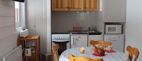 Køleskab, mikrobølgeovn, opvaskemaskine