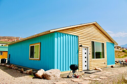 Atomic Container Home by Utah Vacation Home