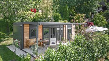 Familiehusvogn, flere soverom, ved fjell (Happy House Of Nature) | Terrasse/patio