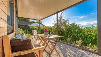 Family Mobile Home, Multiple Bedrooms, Mountainside (Happy House Of Nature) | Outdoor dining