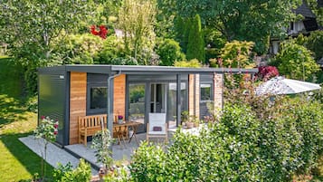 Mobile Familienunterkunft, 2 Schlafzimmer, Terrasse, Bergseite (Happy Tiny House) | Terrasse/Patio