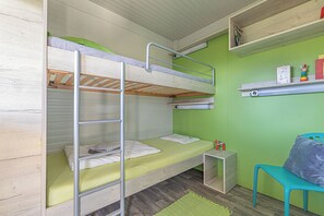 Family Mobile Home, Multiple Bedrooms, Mountainside (Happy House Of Nature) | 2 bedrooms, free WiFi, bed sheets - Happy House Of Nature (Šmartno ob Paki)