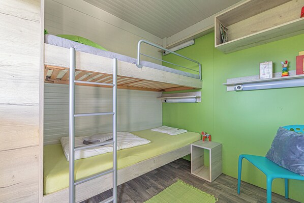 Familie stacaravan, meerdere slaapkamers, uitzicht op gebergte (Happy House Of Nature) | 2 slaapkamers, gratis wifi, beddengoed