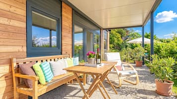 Familie stacaravan, meerdere slaapkamers, uitzicht op gebergte (Happy House Of Nature) | Terras