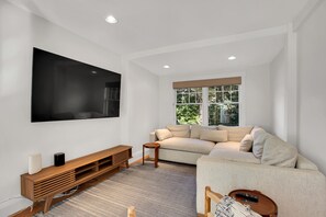 Smart TV, fireplace, music library, stereo